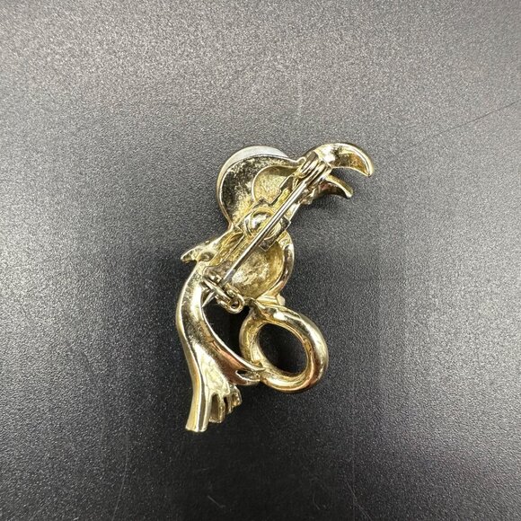Vintage Brooch Pin 1940s Toucan Bird On Ring Gray Pink Kitschy Dress Enamel - Picture 3 of 8